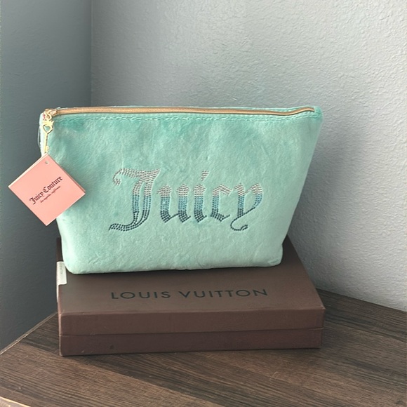 🩵🔥NWT Juicy Couture travel cosmetic bag - Picture 1 of 4